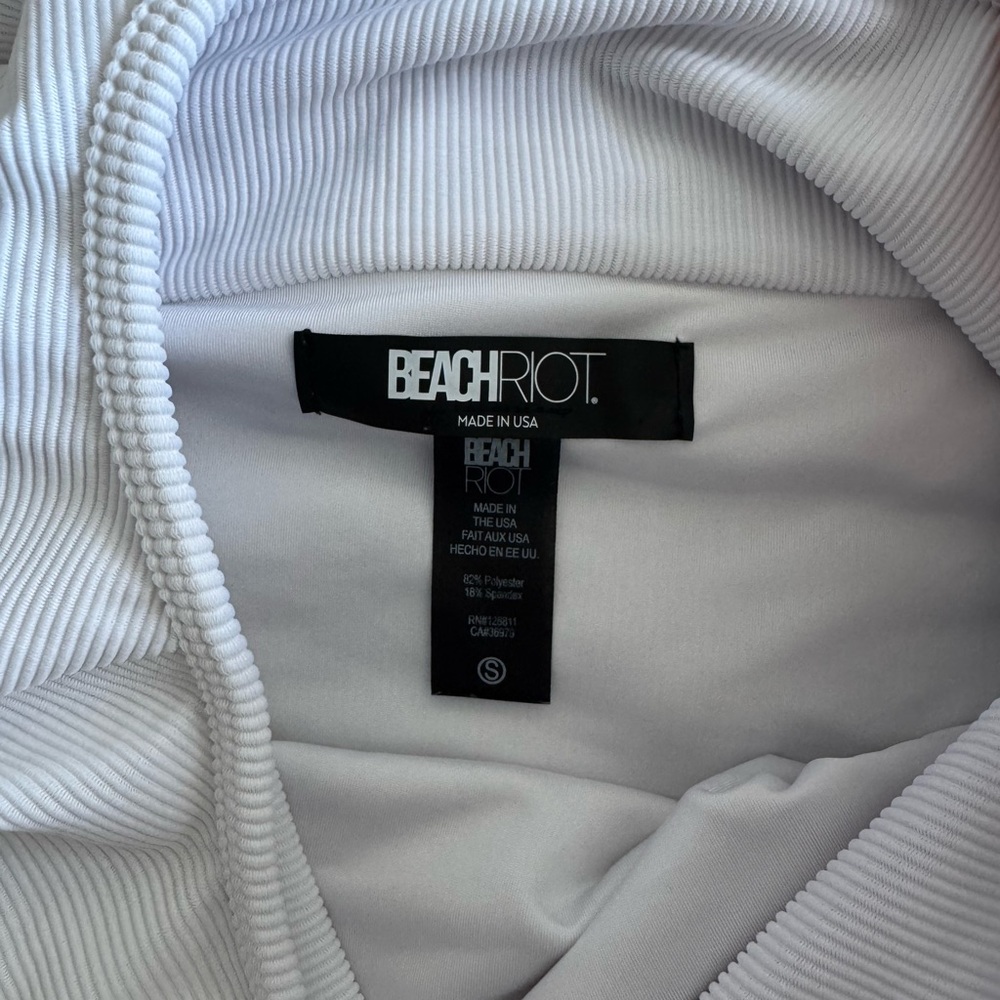 Beach Riot White Top Sz M (TOP ONLY) - Picture 5 of 5